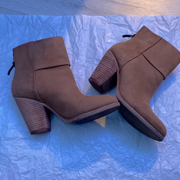 Boots - Picture 4 of 6